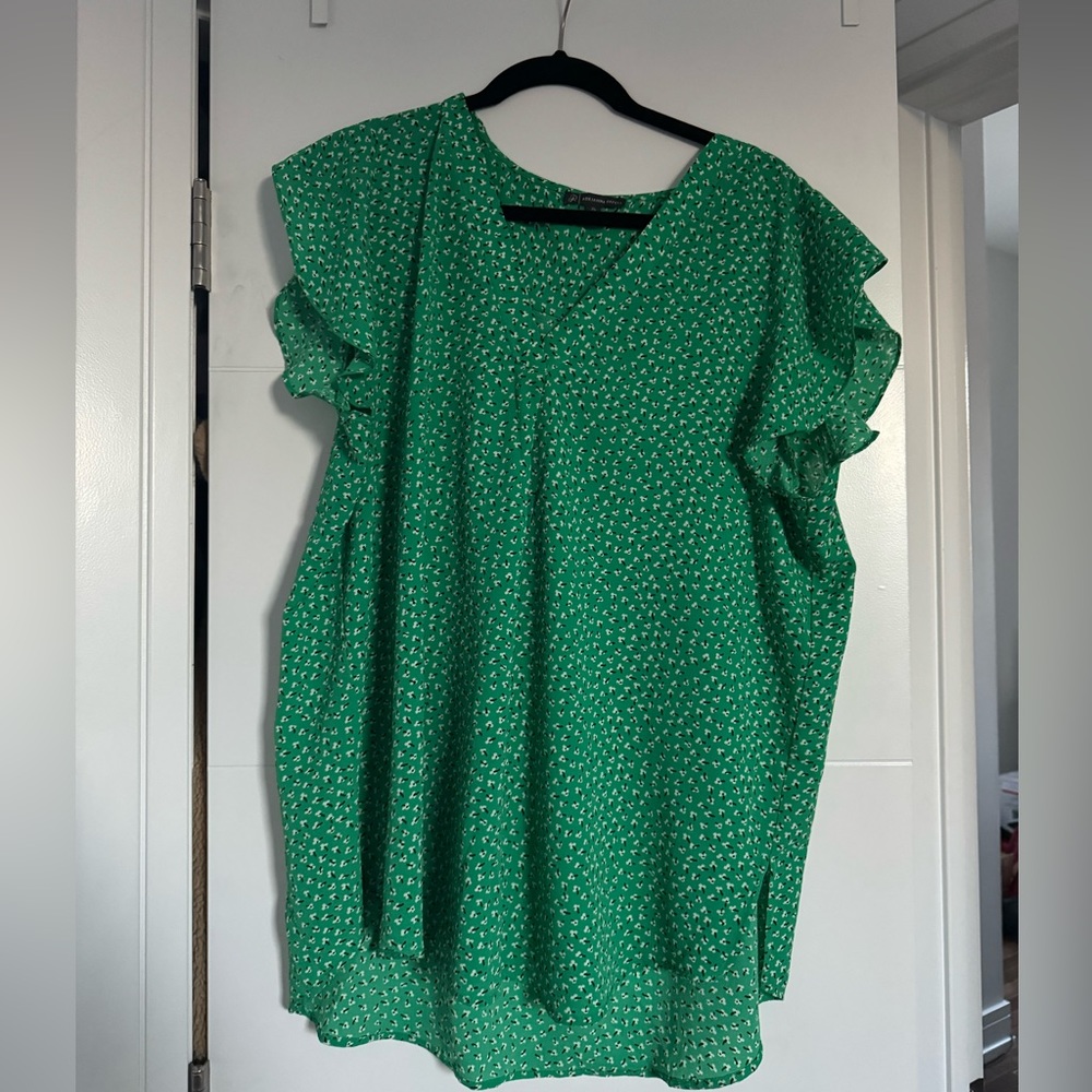 Green Floral Short Sleece V-Neck Blouse